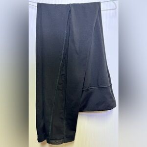 Woman’s legging with mesh below knee